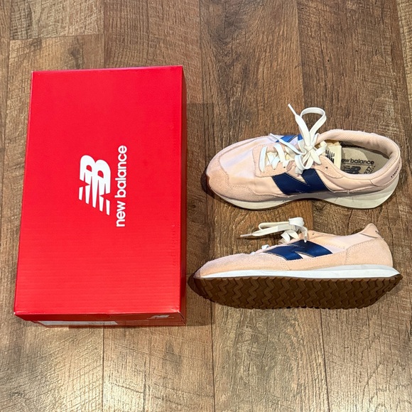 New Balance Shoes - WOMENS NEW BALANCE 237 SNEAKER EUC SIZE 9